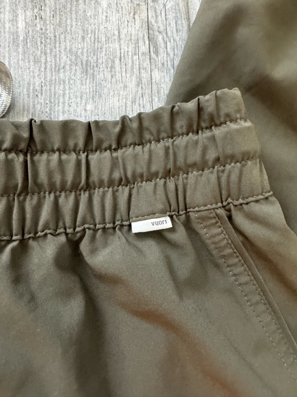 Vuori Women's Miles Jogger Size Small Oregano Green Like New - Picture 7 of 12